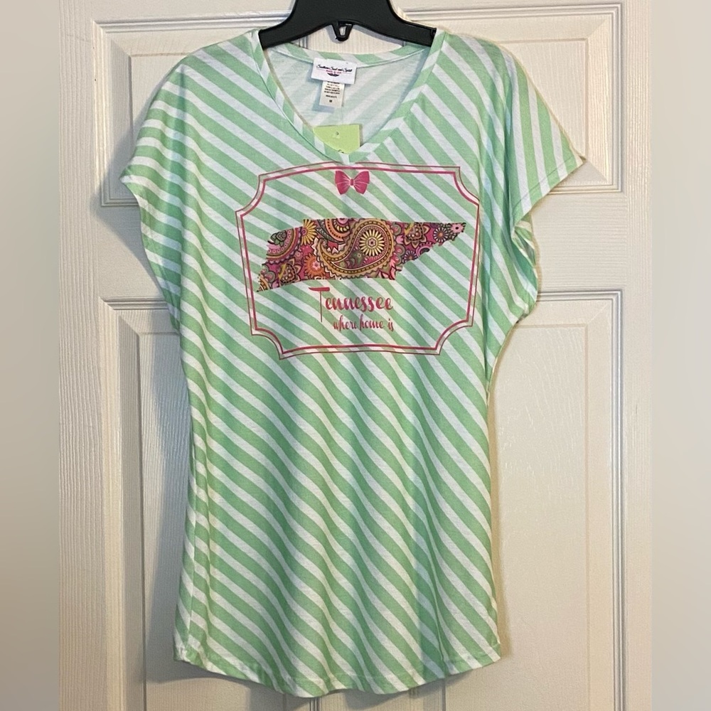 Tennessee Where Home Is Women’s Southern Soul and Spirit V-Neck Shirt. Size M.